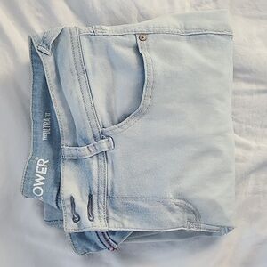 Wallflower junior's size 15 capri stretch jeans in faded light blue